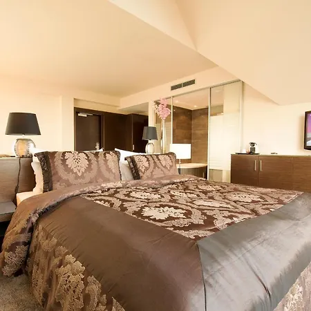 Hotel L'arrivée & 4*