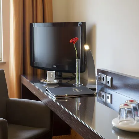 Ξενοδοχείο L'arrivee & 4*