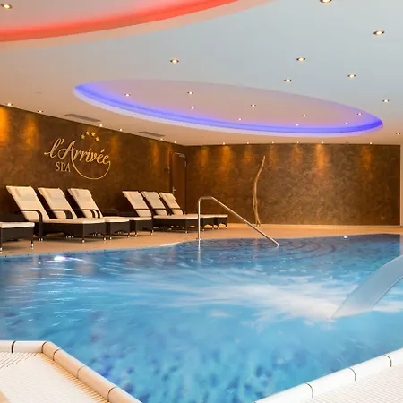 فندق L'arrivee & 4*