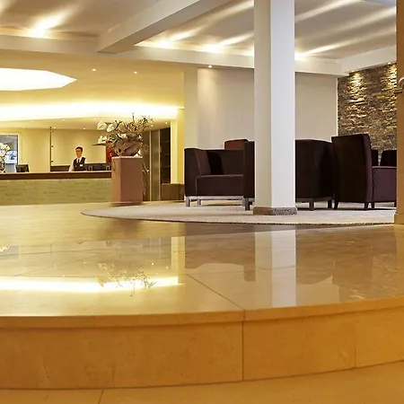 Hotel L'arrivee & 4*