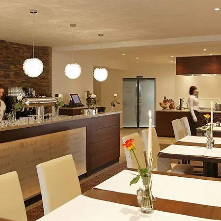 Hotel L'arrivee & 4*