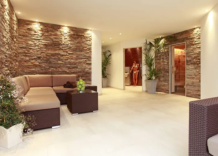 Hotel L'arrivee & 4*